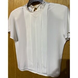Christie & Jill SIZE 6 White Short Sleeve Blouse w Lace Detail High Neck